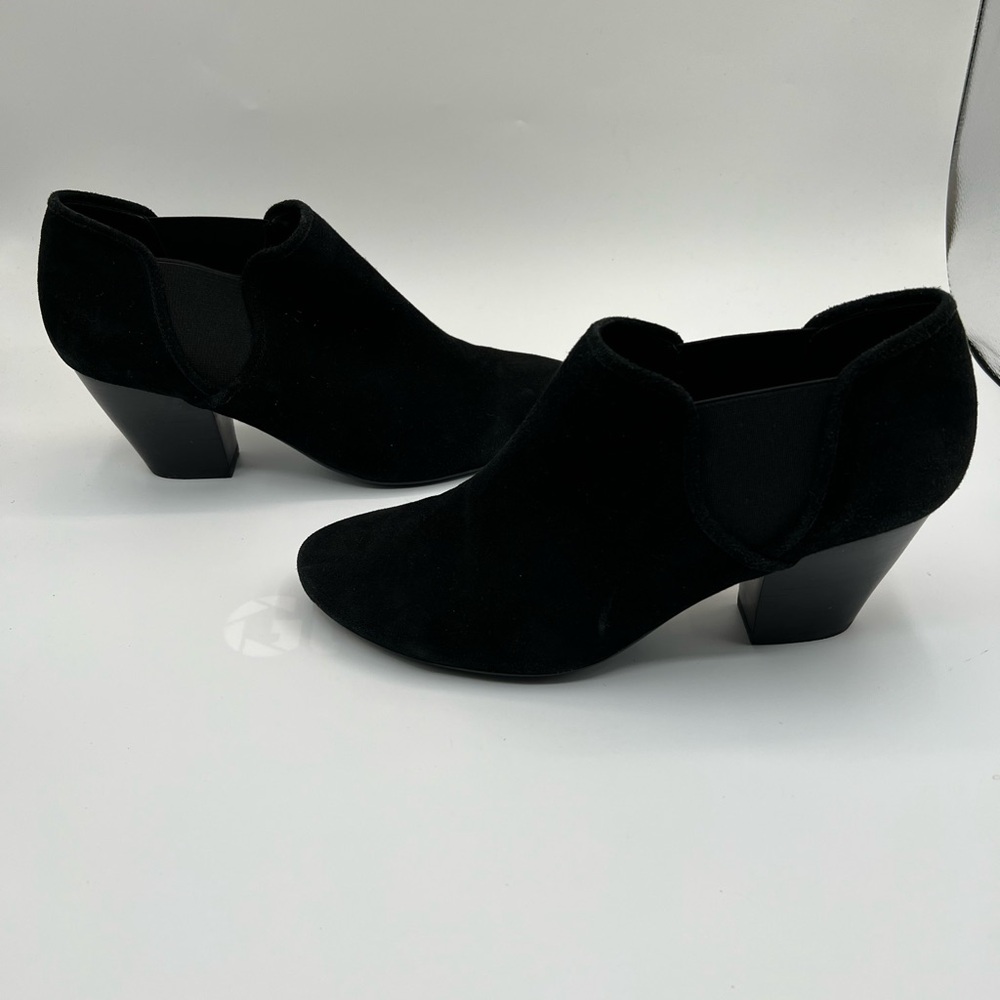 ⸻

Vaneli Black Suede Ankle Booties – Size 10M